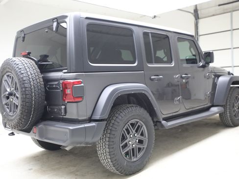 Used 2024 Jeep Wrangler Unlimited Sport AWD/4WD image 5