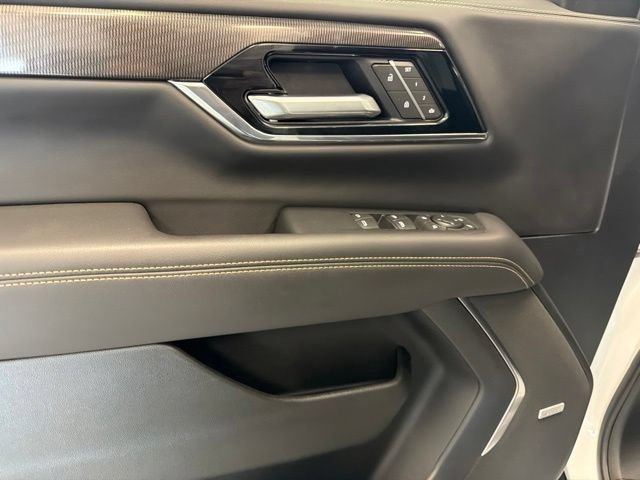 Used 2025 GMC Yukon Elevation w/ LPO, Elevation Black Package AWD/4WD image 37