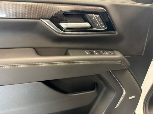 Used 2025 GMC Yukon Elevation w/ LPO, Elevation Black Package AWD/4WD image 37