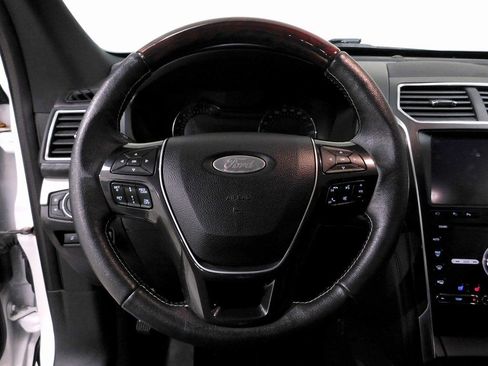 Used 2019 Ford Explorer Platinum image 41