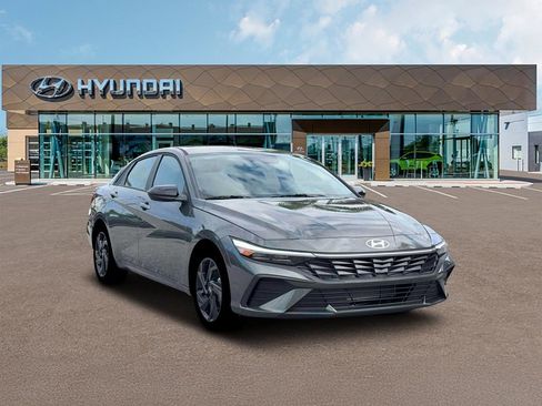 New 2026 Hyundai Elantra Sport FWD image 11
