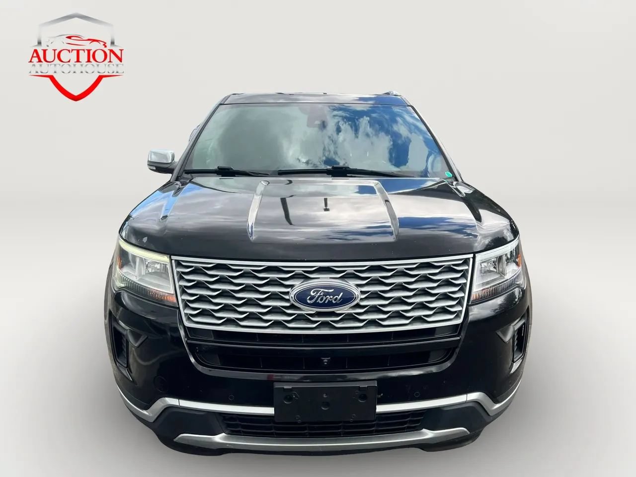 Used 2019 Ford Explorer Platinum AWD/4WD image 2