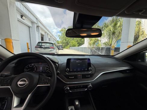 Used 2025 Nissan Altima 2.5 SV image 43