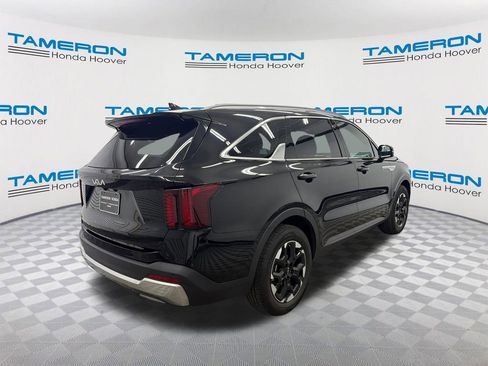 Used 2024 Kia Sorento S image 5