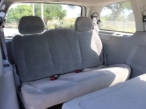 Used 2002 Ford Windstar LX image 15