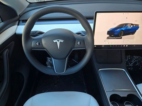Used 2023 Tesla Model Y Long Range image 13