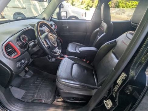 Used 2016 Jeep Renegade Trailhawk w/ Premium Trailhawk Package AWD/4WD image 17