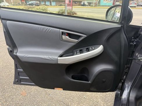 Used 2014 Toyota Prius Four image 16