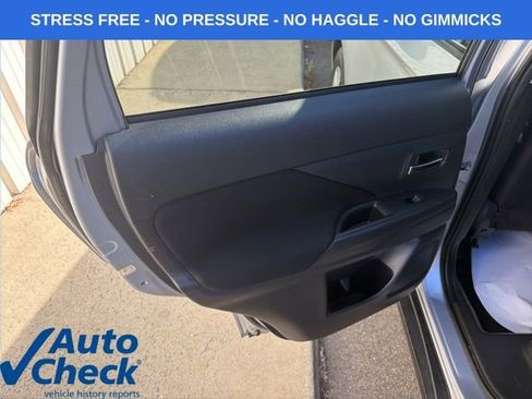 Used 2014 Mitsubishi Outlander ES image 21