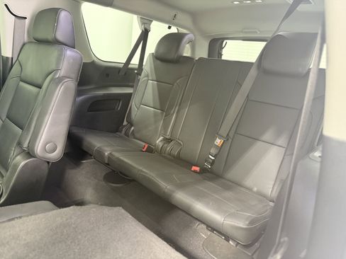 Used 2020 Chevrolet Suburban LT w/ Luxury Package image 27
