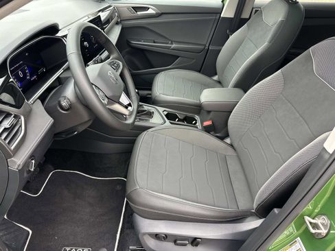 New 2026 Volkswagen Taos SE image 20
