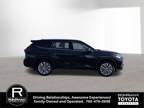 New 2026 Toyota Highlander Platinum image 7