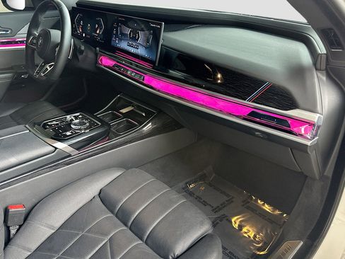 Used 2024 BMW 740i image 31