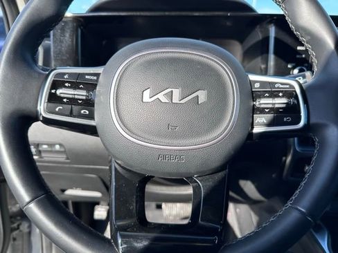 Used 2023 Kia Sorento S image 11