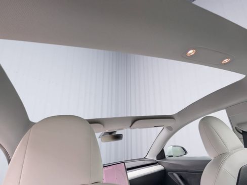 Used 2021 Tesla Model 3 Performance image 15