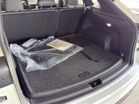 New 2026 Volkswagen Atlas Cross Sport SE image 28