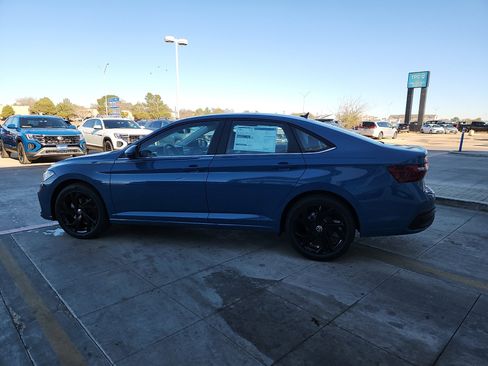 New 2026 Volkswagen Jetta SE image 4