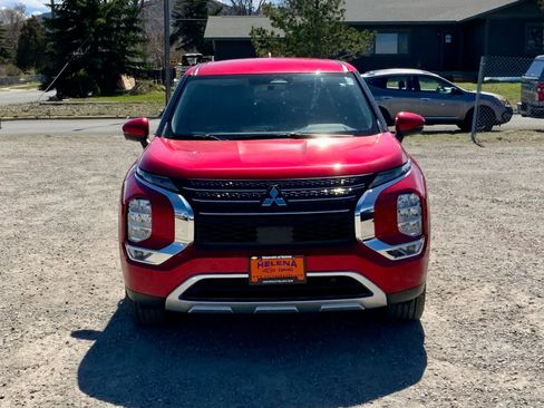 Used 2024 Mitsubishi Outlander SE image 8
