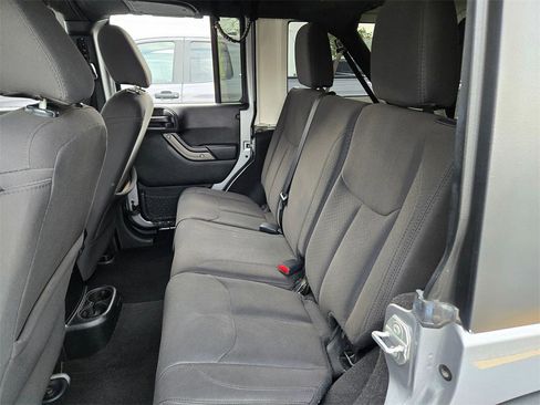 Used 2018 Jeep Wrangler Unlimited Sport S image 10