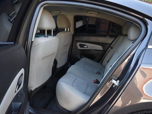 Used 2015 Chevrolet Cruze LT image 9