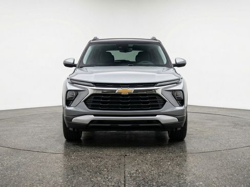 Used 2025 Chevrolet TrailBlazer LT AWD/4WD image 2