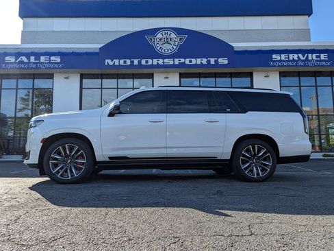 Used 2022 Cadillac Escalade ESV Sport Platinum AWD/4WD image 1