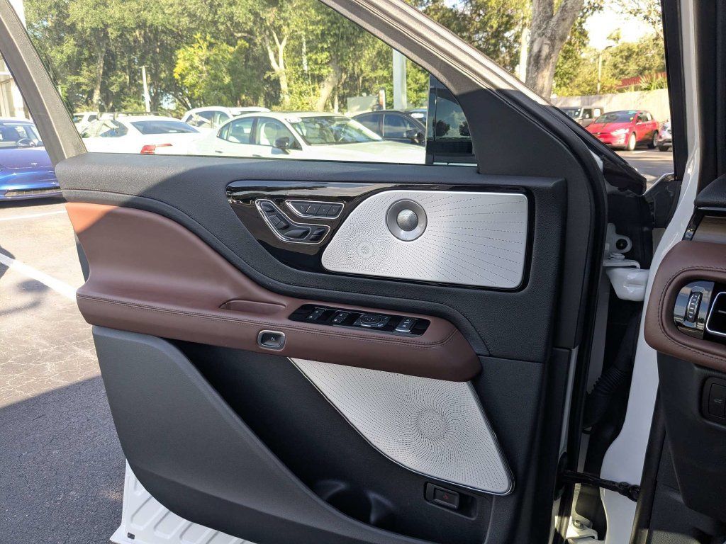 Used 2025 Lincoln Aviator Reserve w/ Equipment Group 201A AWD/4WD image 30