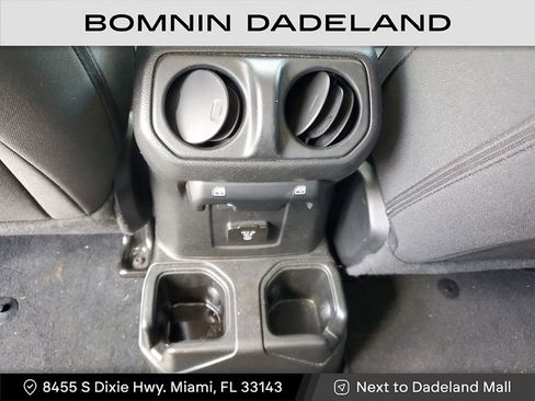 Used 2022 Jeep Wrangler Unlimited Sahara image 11