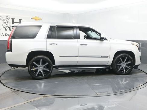 Used 2017 Cadillac Escalade Premium Luxury image 38