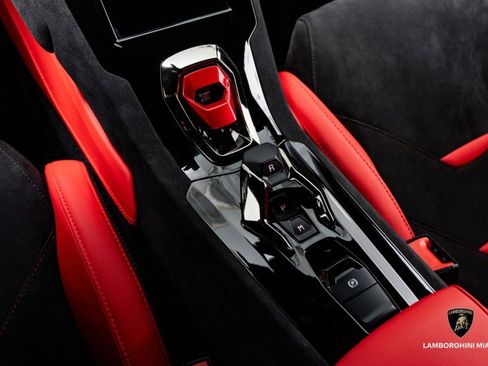 Used 2024 Lamborghini Huracan Tecnica image 37