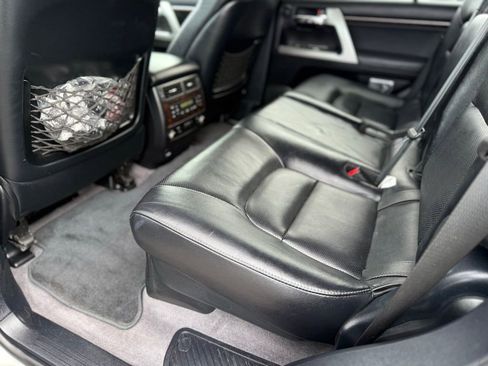 Used 2013 Toyota Land Cruiser image 15
