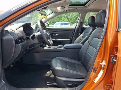 Certified 2025 Nissan Sentra SR w/ SR Premium Package FWD image 16