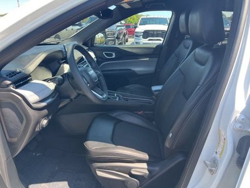 Used 2024 Jeep Compass Latitude AWD/4WD image 7