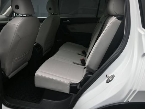 Used 2020 Volkswagen Tiguan SE FWD image 21