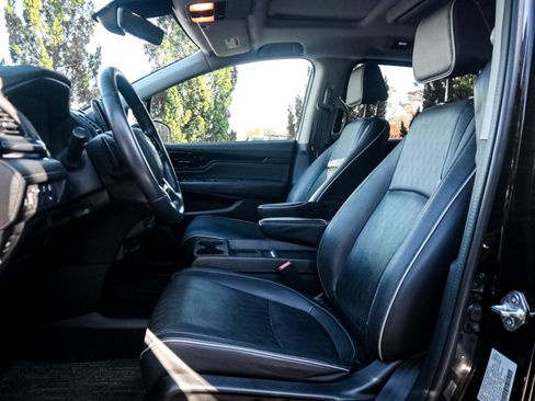 Used 2023 Honda Odyssey Elite image 7