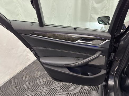 Used 2019 BMW M550i xDrive image 23