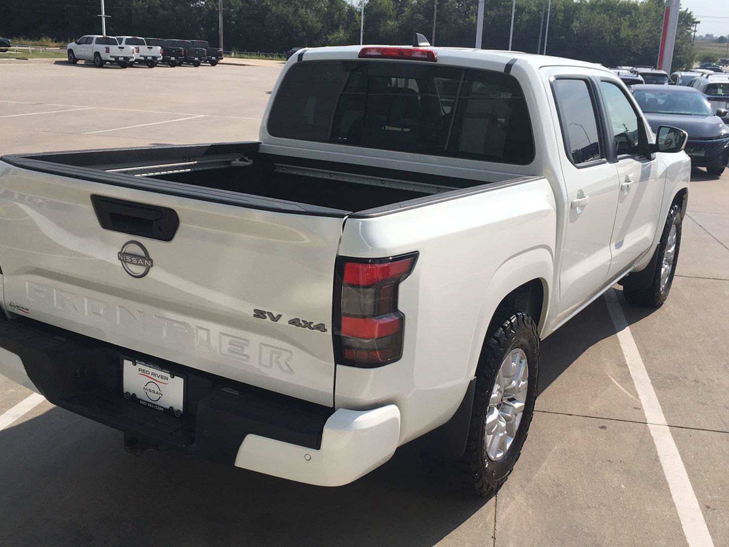 Used 2024 Nissan Frontier SV w/ SV Convenience Package AWD/4WD image 7
