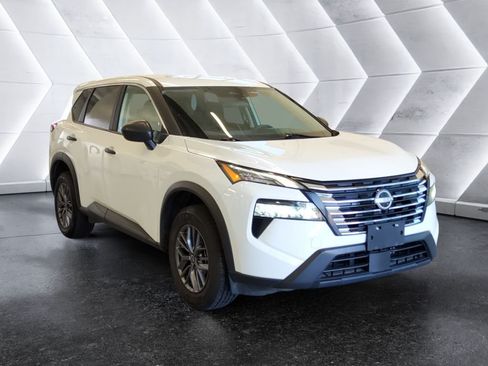 Used 2024 Nissan Rogue S AWD/4WD image 1