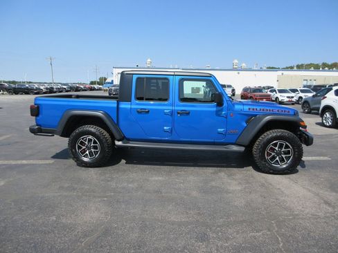 Used 2024 Jeep Gladiator Rubicon w/ Technology Group AWD/4WD image 5