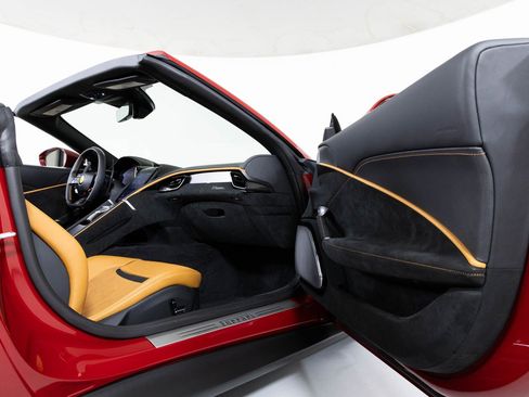 Used 2024 Ferrari Roma Spider image 40