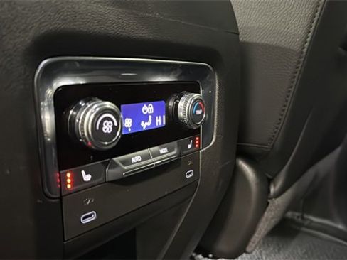 Used 2025 GMC Yukon XL Denali image 27