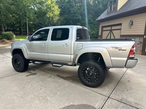 Used 2009 Toyota Tacoma PreRunner w/ TRD Sport Pkg RWD image 2