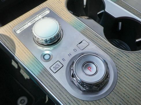 Used 2025 Genesis GV80 2.5T Advanced AWD/4WD image 19