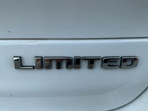 Used 2023 Jeep Grand Cherokee L Limited AWD/4WD image 19