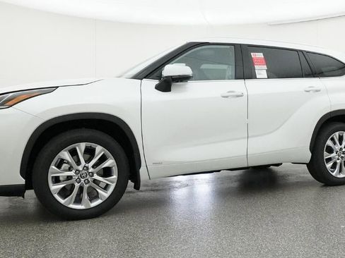New 2026 Toyota Highlander Limited image 18