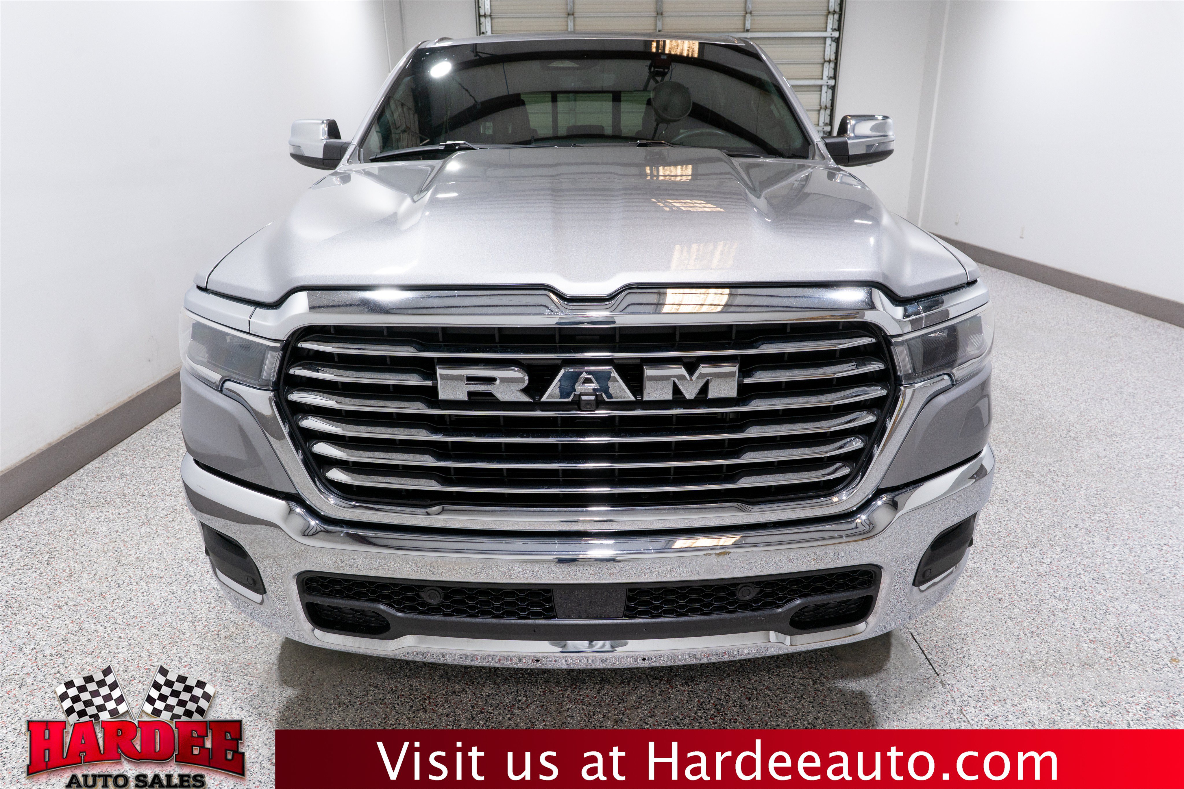 Used 2025 RAM 1500 Laramie AWD/4WD image 7