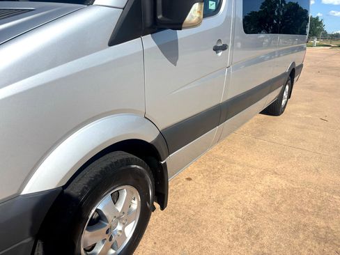 Used 2007 Dodge Sprinter 2500 w/ Cooling Group image 10