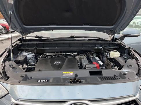 Used 2020 Toyota Highlander XLE image 42