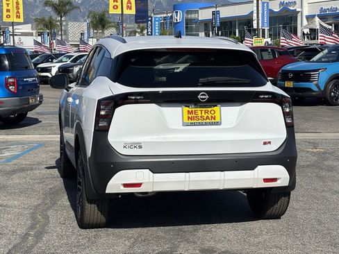 New 2026 Nissan Kicks SR w/ SR Premium Package FWD image 3