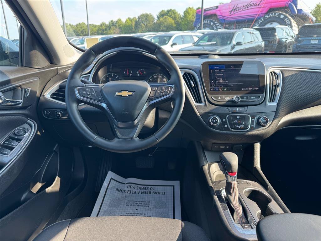 Used 2025 Chevrolet Malibu RS FWD image 12